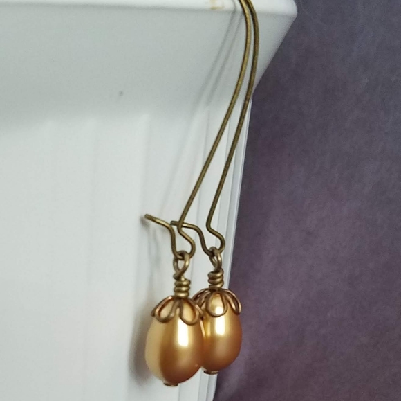 Austrian Pearl Earrings - Picture 6 of 8